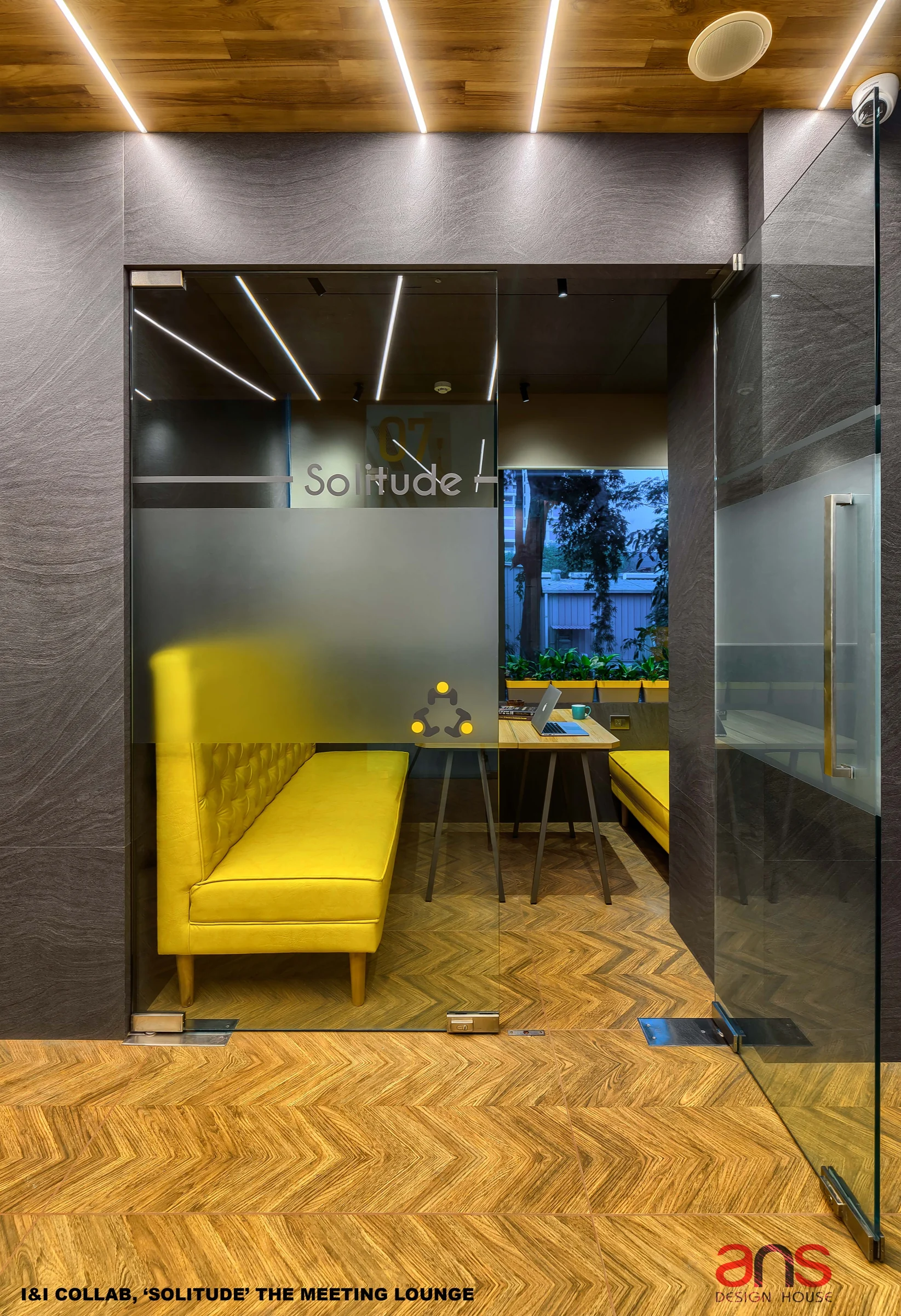 I & I Collab corporate office, Thane: meeting lounge