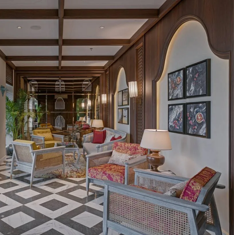 Restaurant and bar, Jaipur: arched entrance lounge