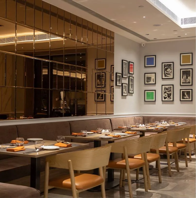 Restaurant and bar, Jaipur: banquette dining