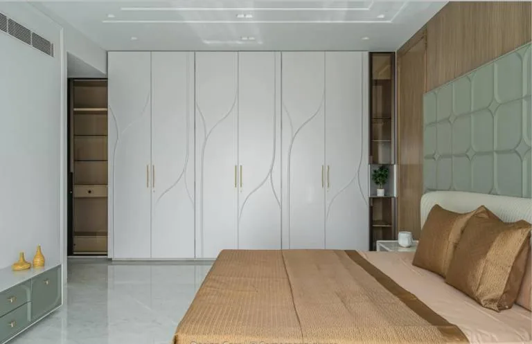 Ghatkopar residence, Mumbai: bedroom and wardrobes