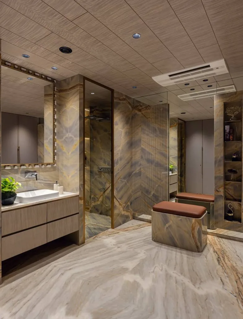 Ghatkopar residence, Mumbai: dressing and bath