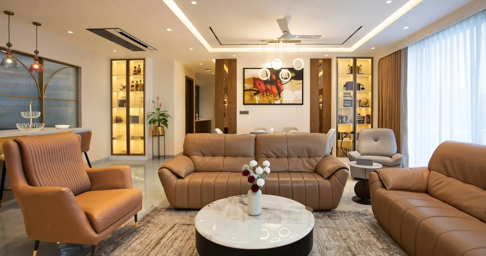 Mulund residence, Mumbai: living room