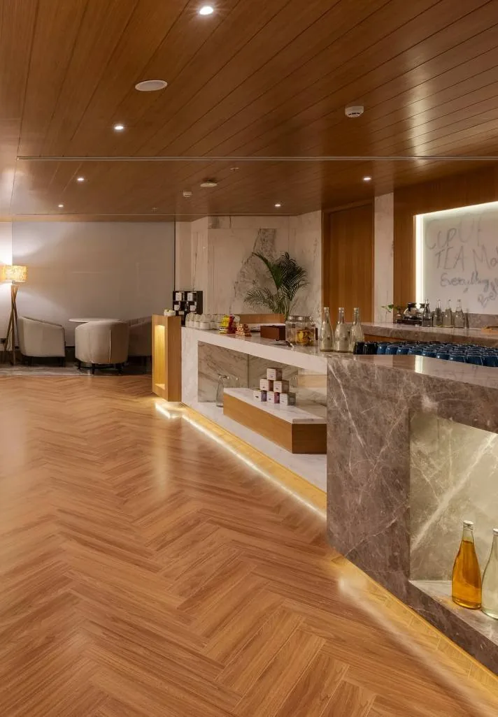Restaurant, Uttarakhand: entrance and buffet counter
